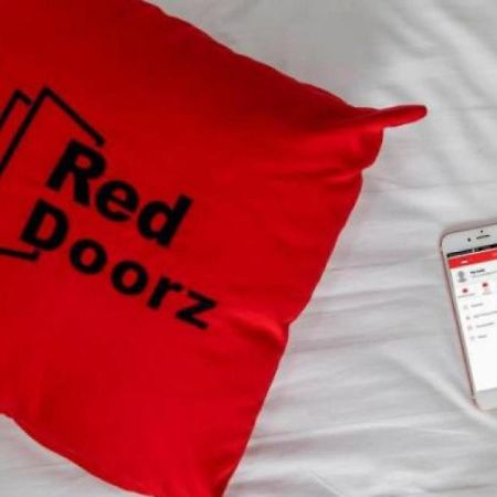 Reddoorz Plus Near Mall Slipi Jaya Джакарта Екстер'єр фото